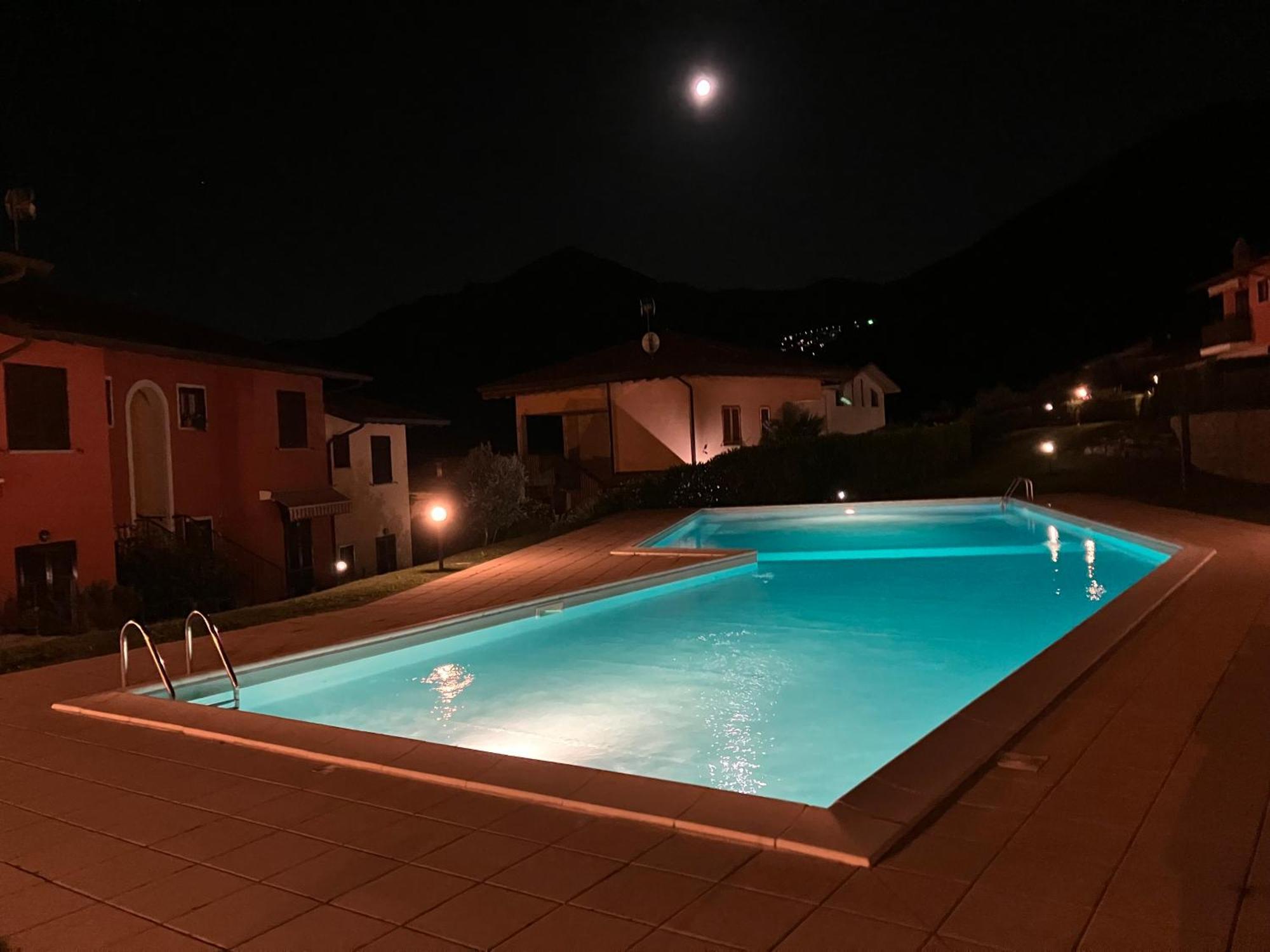 Happy Guest Apartments - Lake View And Pool Riva di Solto Dış mekan fotoğraf
